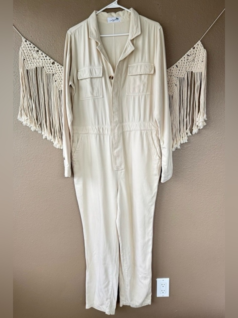 Carly Jean Los Angeles Charlie Cream long sleeve Jumpsuit minimalist EUC‎ B